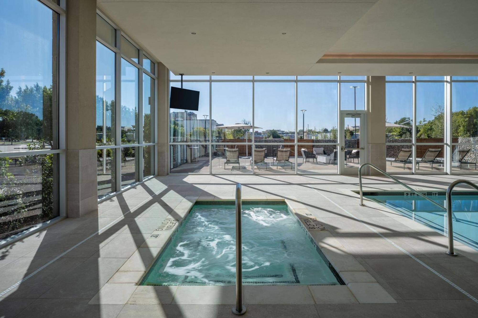 Delta Hotels By Marriott Wichita Falls Convention Center Екстериор снимка