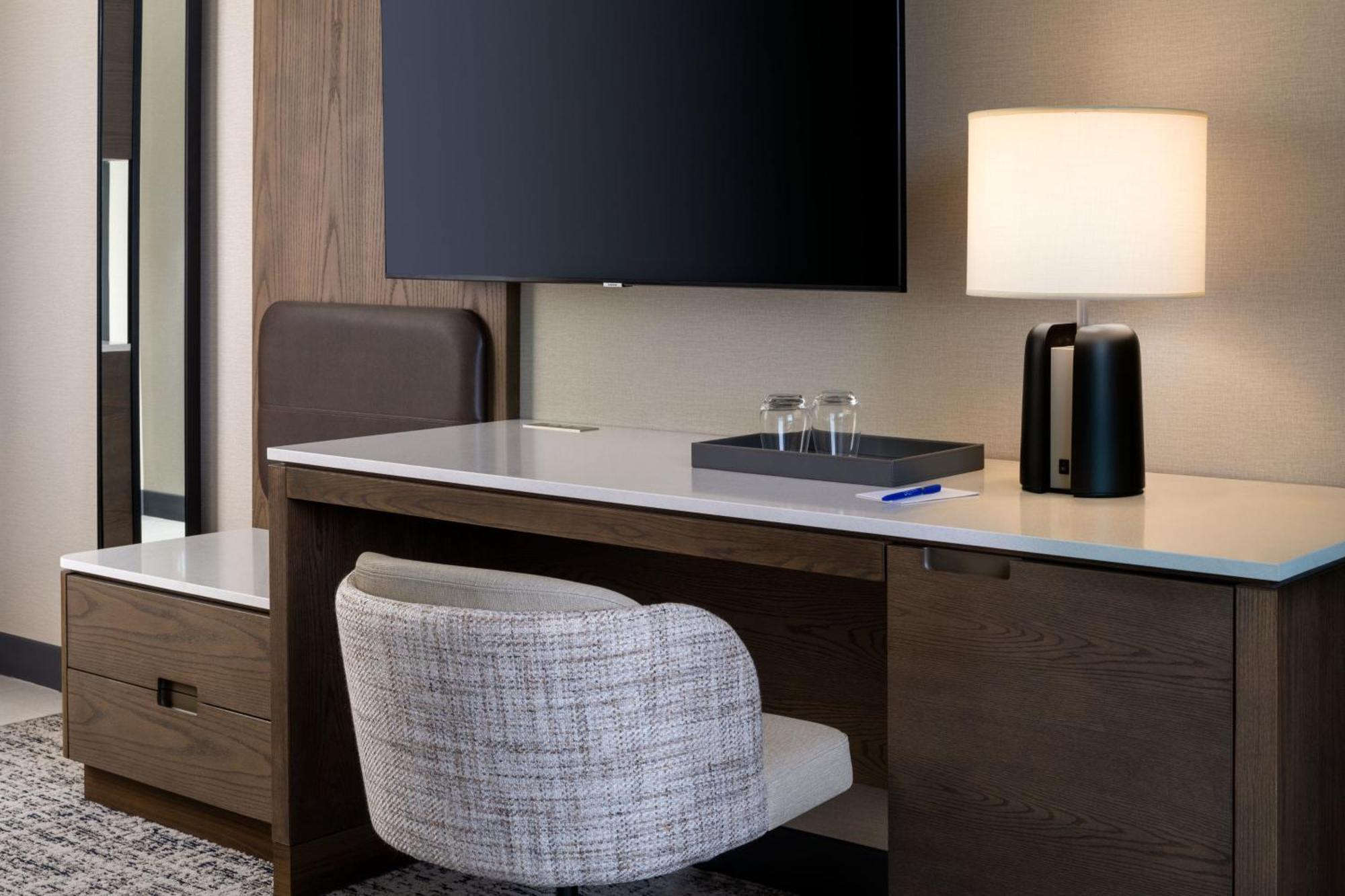 Delta Hotels By Marriott Wichita Falls Convention Center Екстериор снимка
