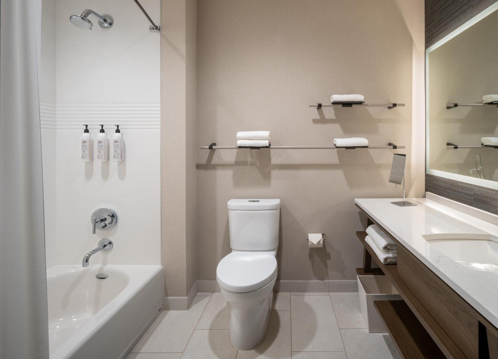 Delta Hotels By Marriott Wichita Falls Convention Center Екстериор снимка